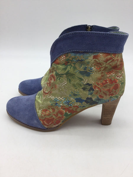 L'Artiste Size 7.5 Blue Shoes