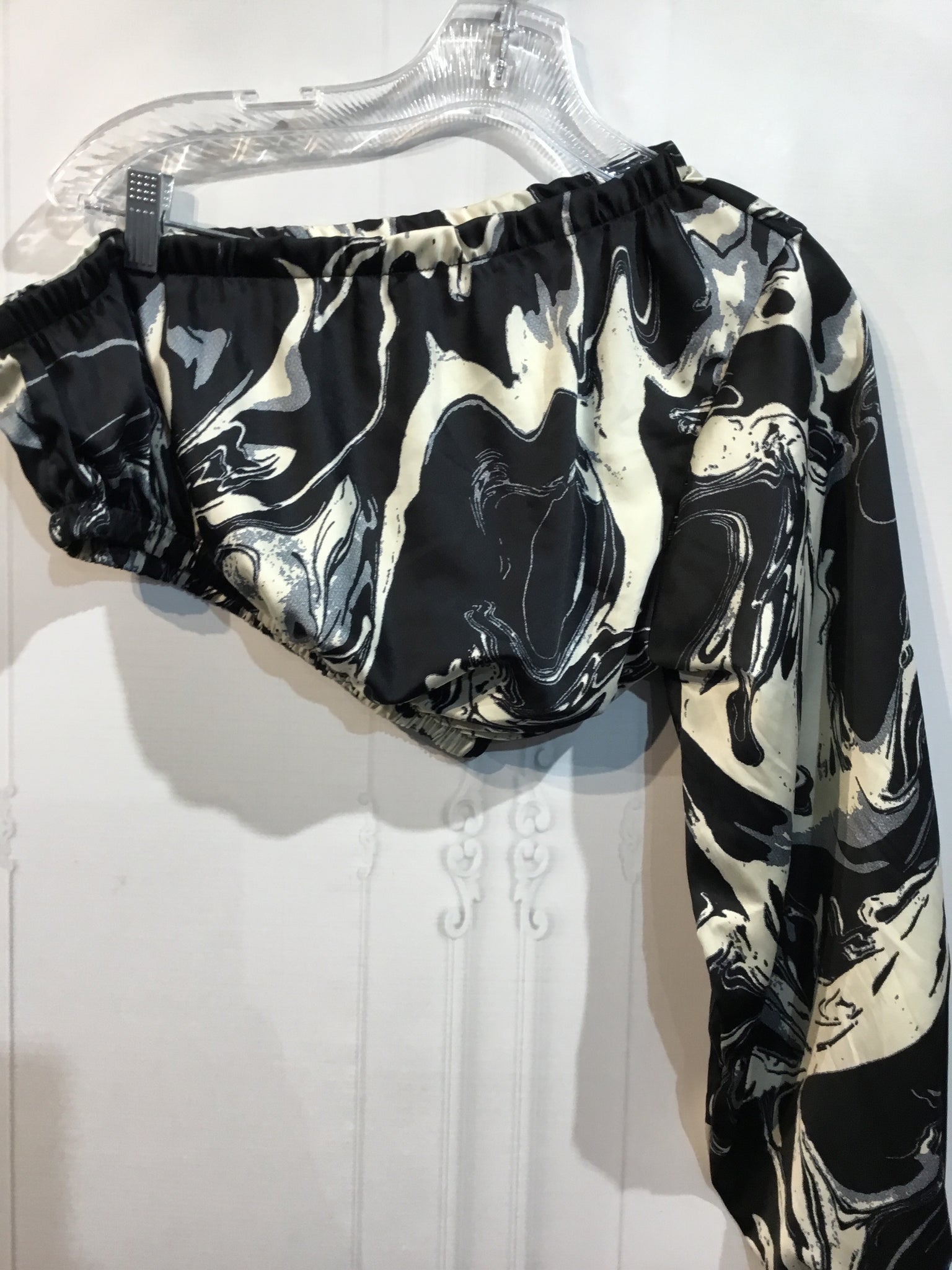 AURA Size Extra Large Black Tops
