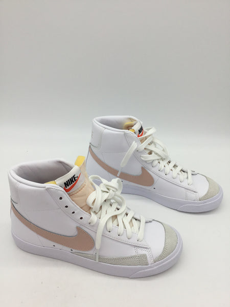 NIKE Size 7 White Shoes