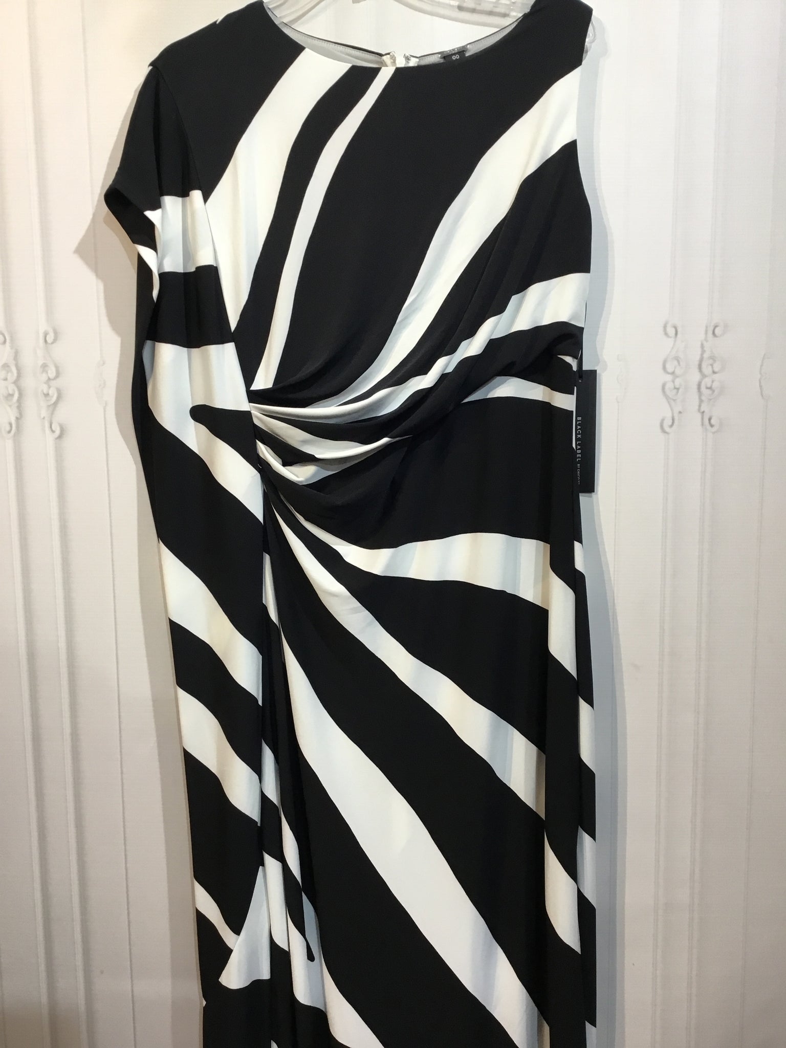 NWT - CHICO'S Size 00/XS-2 Black DRESS/1 PIECE