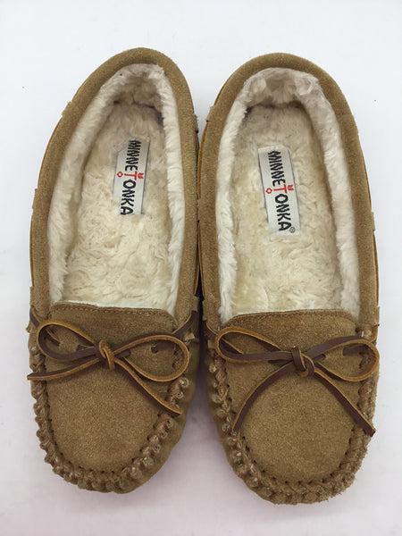 Minnetonka Size 7 Brown Shoes