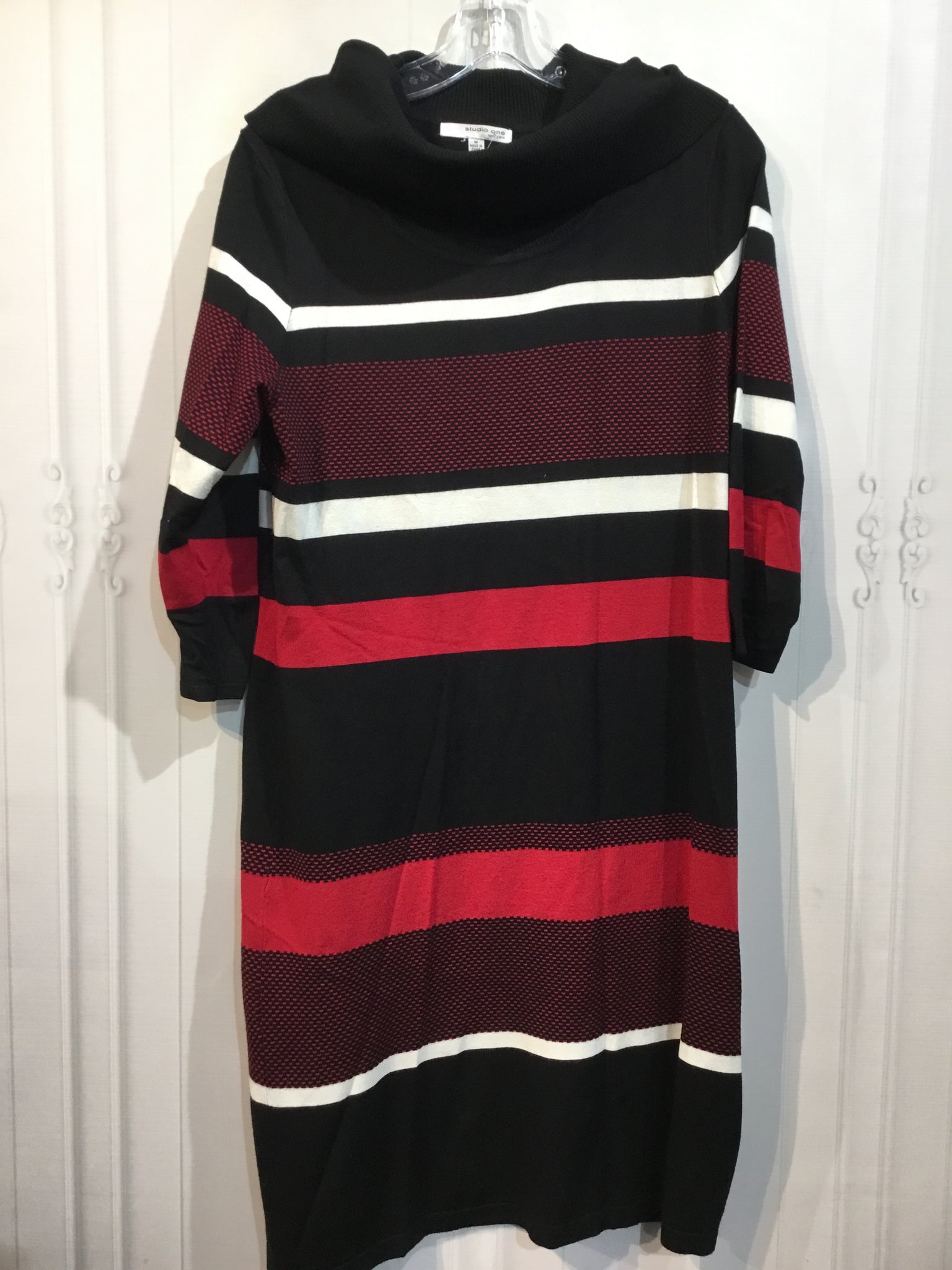 Studio One New York Size Medium Black DRESS/1 PIECE