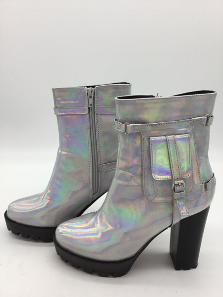 YOKI Size 8 Silver Shoes