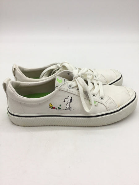 Cariuma Size 8.5 White Shoes