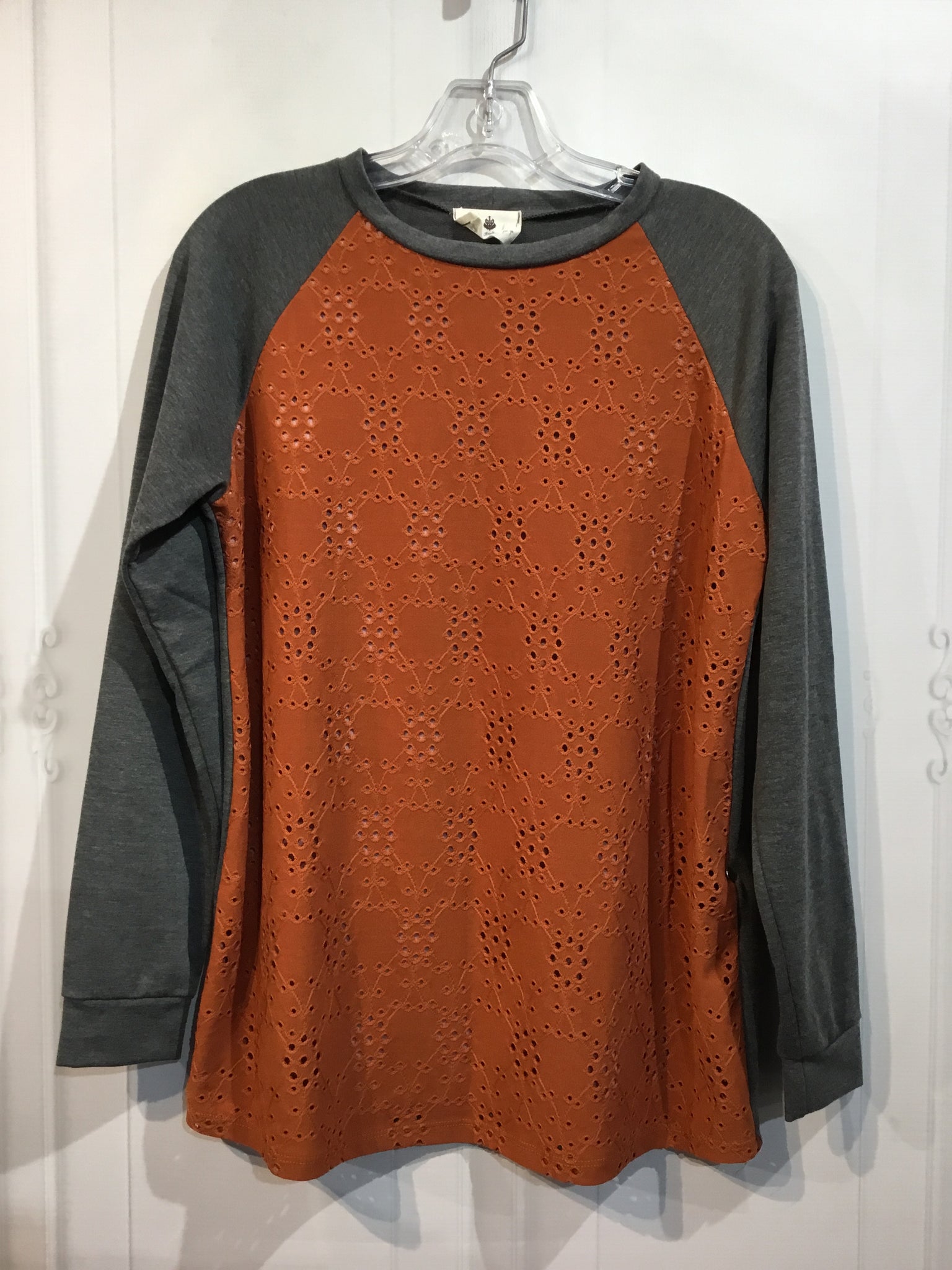 Betsey's Boutique Shop Size Medium Orange Tops