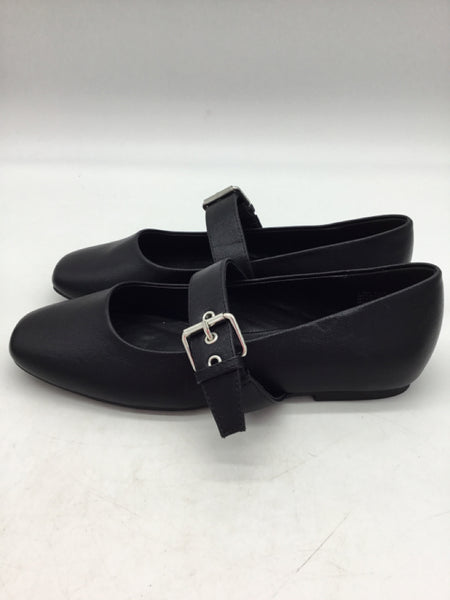 Masseys Size 7.5 Black Shoes