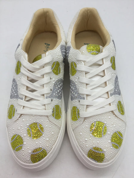 Betsy Johnson Size 8.5 White Shoes