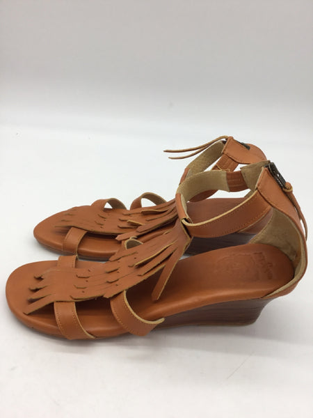 LUXURY ELF Size 10 Brown Shoes