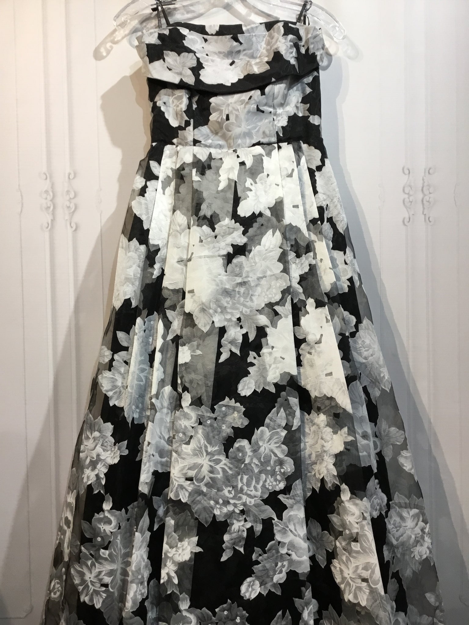 B. Darlin Size Medium Black DRESS/1 PIECE