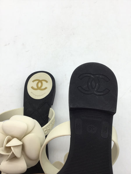 CHANEL Size 5 Black Shoes
