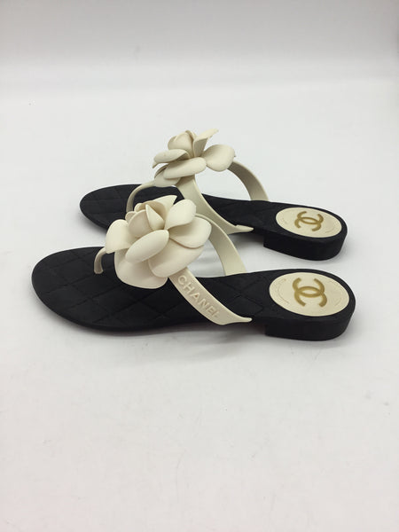 CHANEL Size 5 Black Shoes