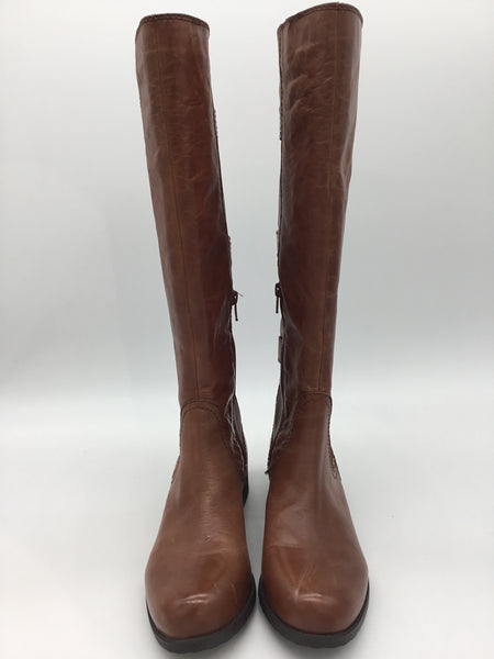 BCBG Generation Size 8.5 Brown Boots