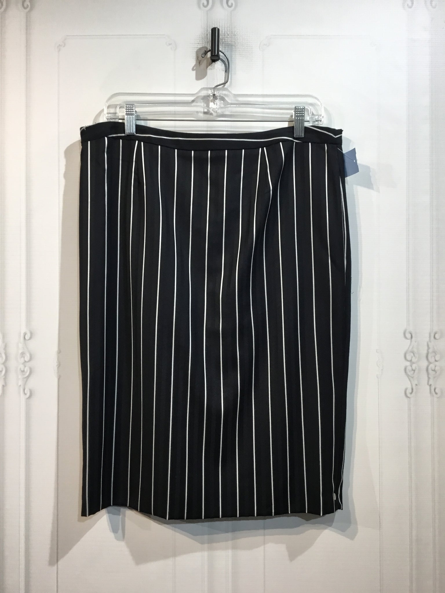 Giorgio Armani Size M/8-10 Black/White/Navy Skirts
