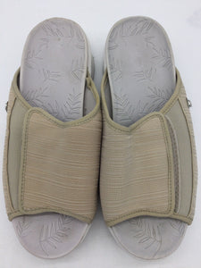 BZees Size 7.5 Sand/Grey/White Sandals